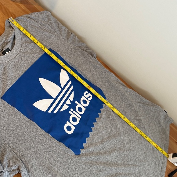 Adidas logo T-shirt size medium - Picture 7 of 7